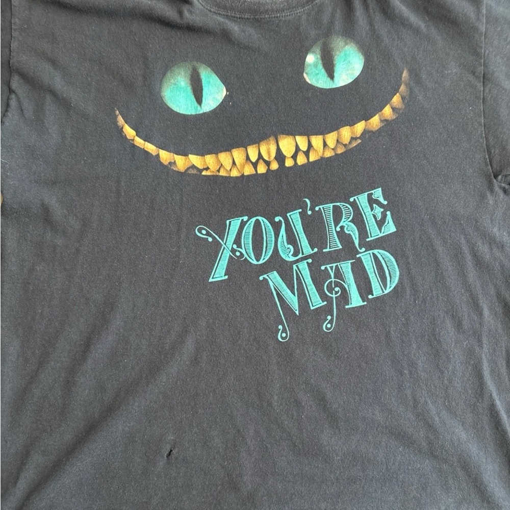 ALICE IN WONDERLAND CHESHIRE CAT TEE